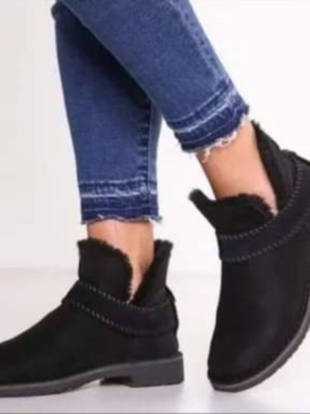 UGG Size 8 Black Boot Bootie Mckay